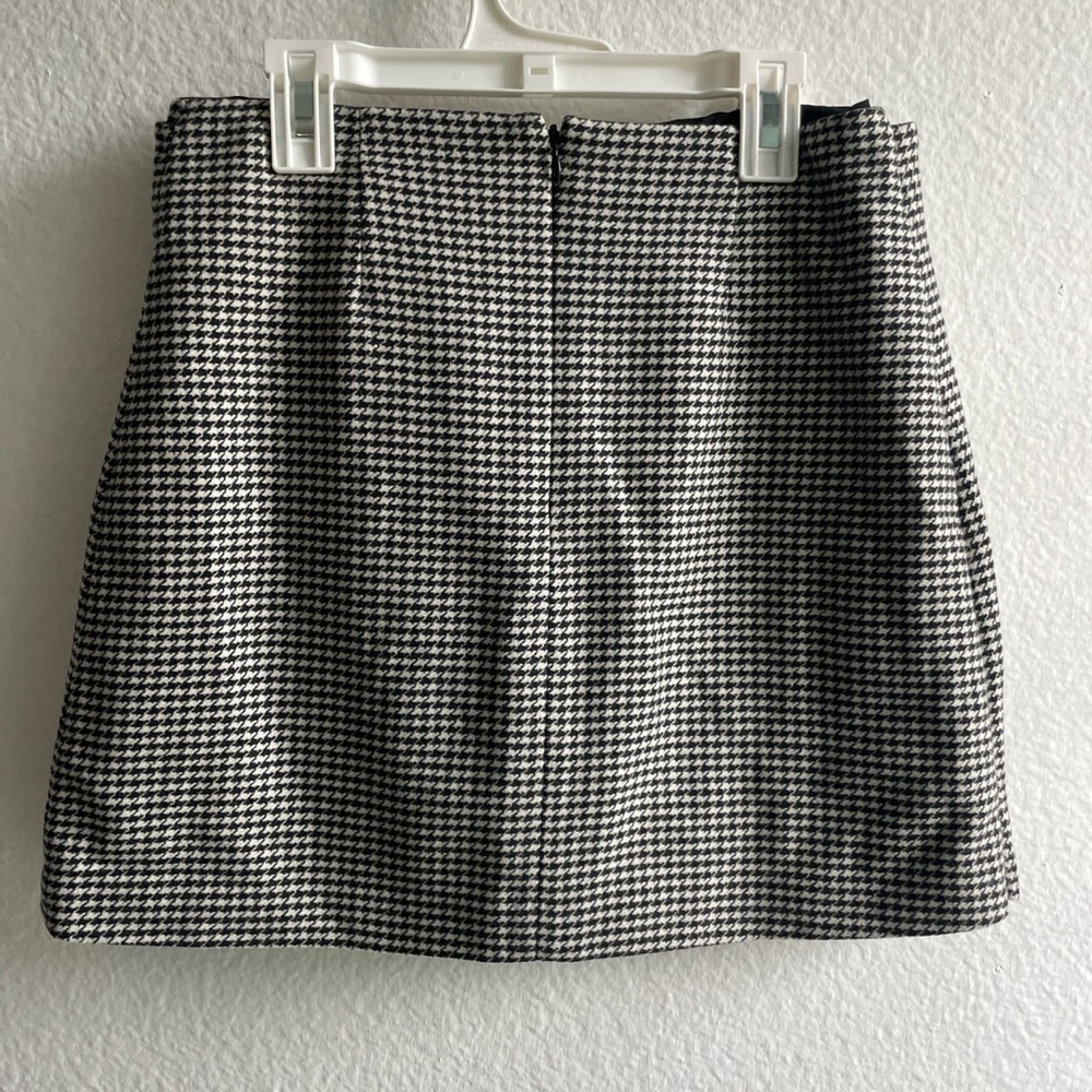 Wool Skirt In Houndstooth Pattern - image 6
